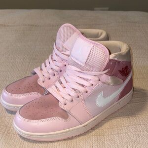 Nike Air Jordan 1 Mid Digital Pink Women's Shoes Size 7. CW5379 Used once in EUC